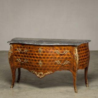 Large decorative Louis XV chest of drawers