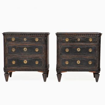 Par kommoder i gustaviansk stil, sortmalet fyrretræ, Sverige ca. 1850-1860