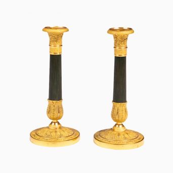 Par franske Empire lysestager i forgyldt og mørkpatineret bronze, ca. 1810