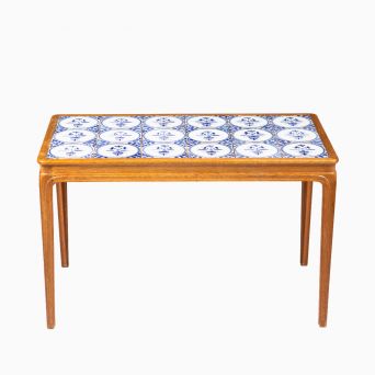 Frits Henningsen Sofa Side Table in Oak with 18th Century Dutch Faience Tile Inlay, Denmark 1930-40