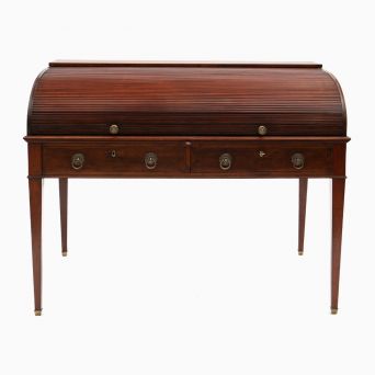 Elegant fritstående engelsk skrivebord i mahogni med jalousi rulleklap og skriveplade