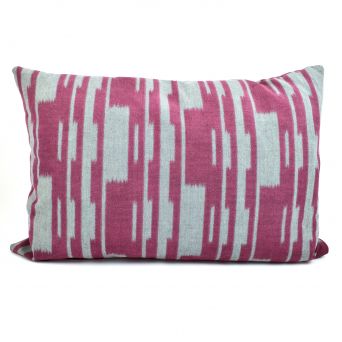 Cushion with fabric from Pierre Frey. 60x40 cm.