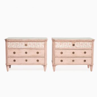 Pair of Swedish Gustavian style dressers painted in dusty rose with fine details. Sweden, 1860-1870.