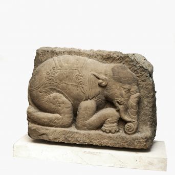 400-500 år gl. elefant sandstensrelief