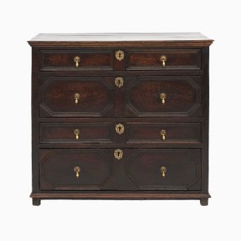 George I chest of drawers in oak. England 1680-1700